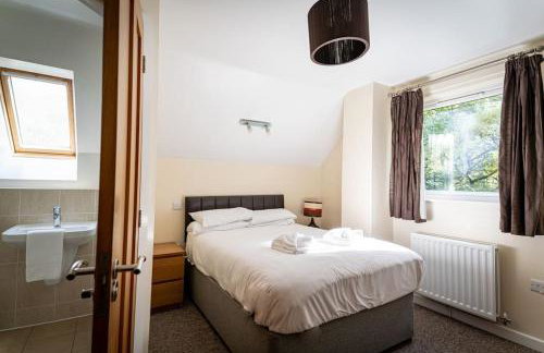 Norbury, woodland lodge with hot tub for 12 - Foto 28