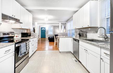 Homey Lodge - Cozy home / Walk to Revolution Mill / Near Downtown / Perfect for groups and family / Free parking - Foto 29