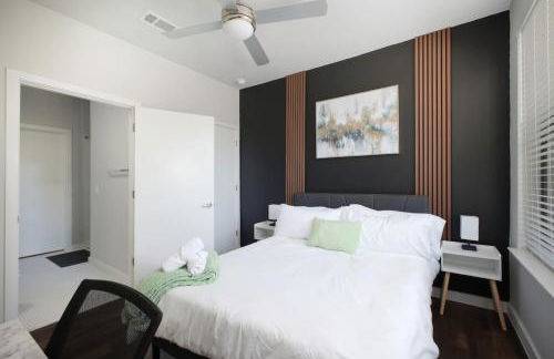 2BR Escape w Parking&Pool, Near Rvrwlk & Conv Ctr - Foto 67