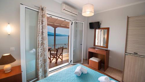 Irini Seaside Studios - Photo 3