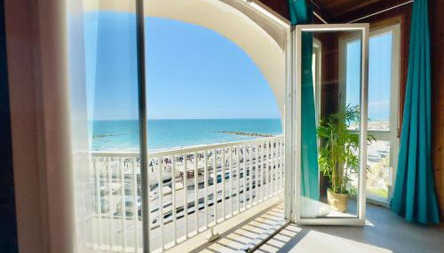 Athena Sea front Apartment, Parking & Pool - Foto 3