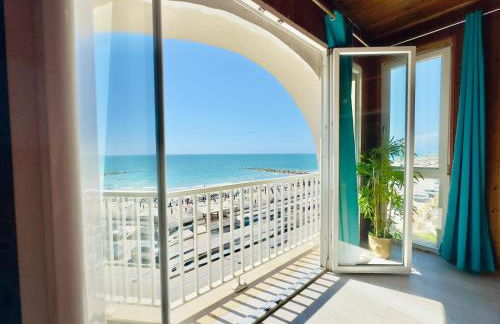 Athena Sea front Apartment, Parking & Pool - Foto 3