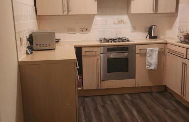 Captivating 3-Bed House in Kent - Photo 17