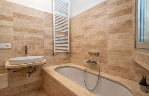 Luxury Seafront Villa with Rooftop Pool & Stunning Sea Views - Foto 52