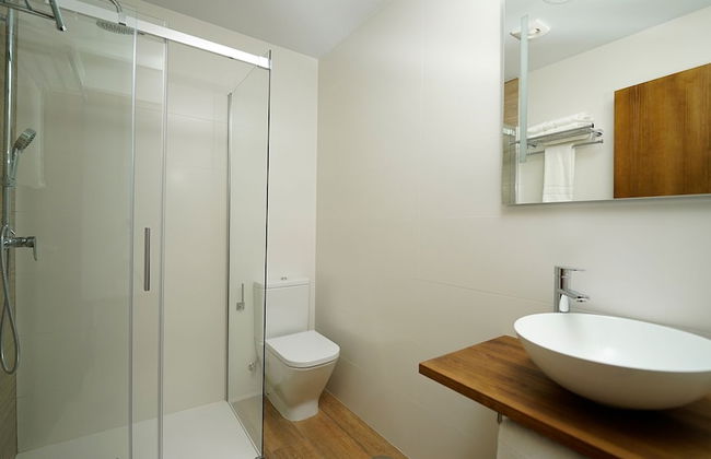 Apartamentos Puerta de Occidente - Photo 8