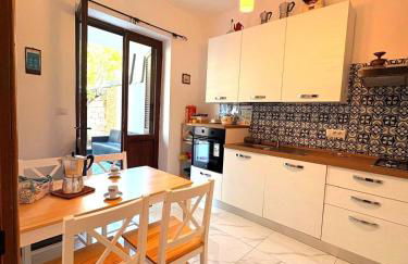 Villa with beautiful Private Garden & Breathtaking Sea View - Foto 4