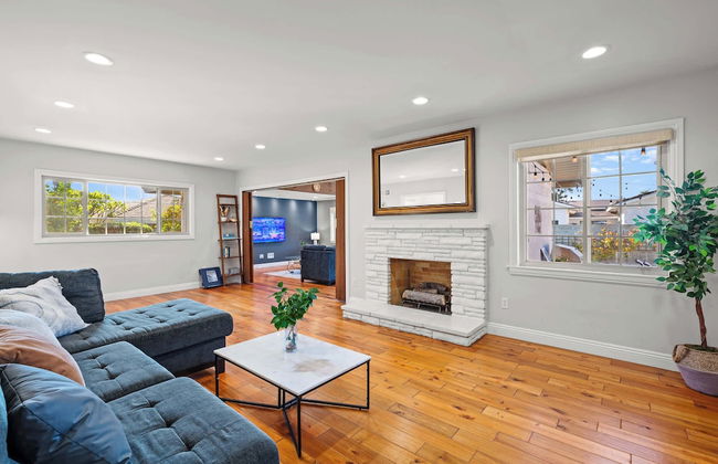 Luxury Estate With Sparkling Pool & Elegant Amenities - Foto 34