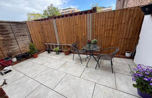 Stylish Apartment with Private Garden Near Victoria Park East London - Photo 7