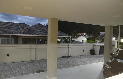 Casa Teresópolis perto do centro com três suítes e piscina - Foto 6