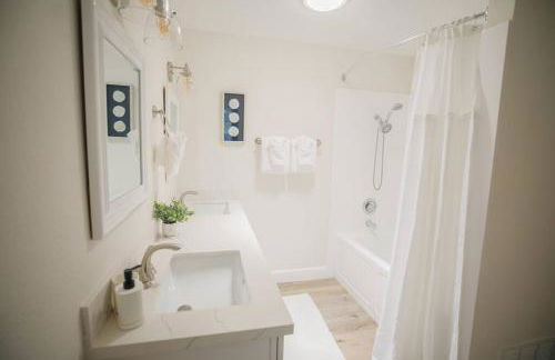 2 private masters, new beds & furniture, sleeps 12 - Photo 21