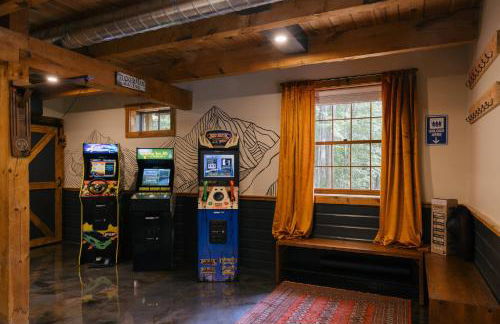 Family Retreat Sauna Hot Tub Games Peloton - Photo 28