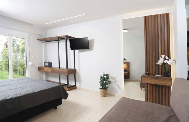 Danae Comfort Living - Photo 9