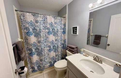 Grand Deluxe Pines 3BR Pool Home near Disney - Foto 17