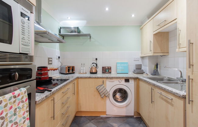 Canary Wharf Luxury River view apartment - Photo 8