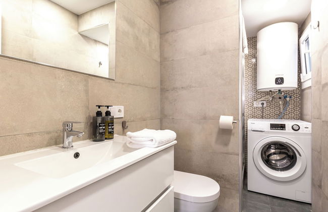 Picasso Suites Cornellá - Photo 23