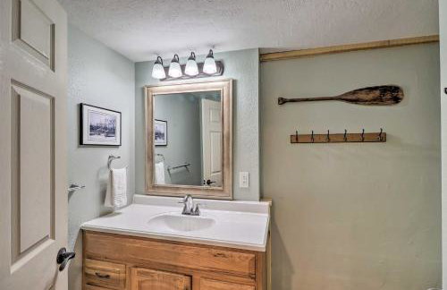 Expansive Cotter Cabin on White River with Deck! - Foto 19