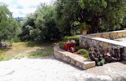 Tzitzifes Stone Mansion - Foto 32