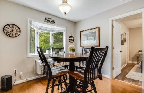 Brook Haven Condo - Downtown Blowing Rock Ground Floor Fully Stocked with 2 King Beds - Foto 2