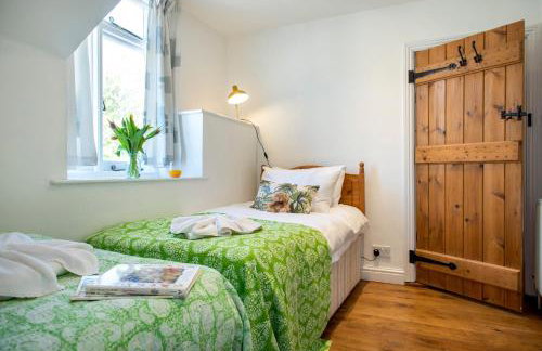 Drake Cottage with Hot tub - Photo 27