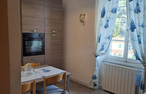 San Terenzo Poets of the sea with parking and balcony - Photo 9