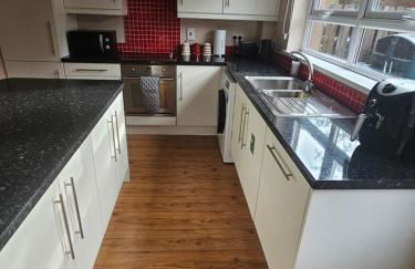 Stylish home in trendy area close to city centre, with parking - Foto 21