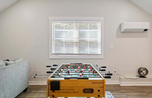 Secluded 3BR Cabin Lake Access & Resort Perks - Foto 2