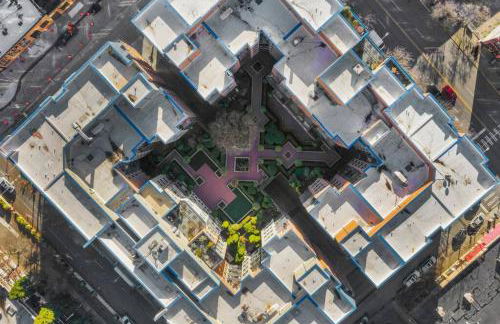 Corner Unit in the middle of it all - 99 Walkscore - Foto 48