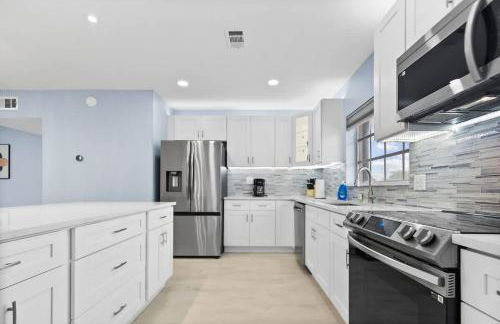 Las Olas & Beachside getaway with pool - Foto 8