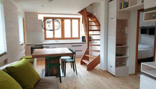 Ampio appartamento su 2 livelli con garage coperto - Foto 2