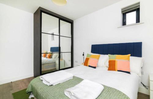 Spacious Multi-Level 3 Bedroom 2 Bathroom Family Apartment Near Hoxton Sleeps 6 - Foto 5