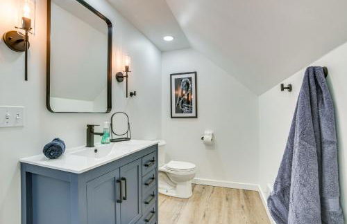 Deck and Scenic Views Lakefront Cottage in Hale! - Foto 16