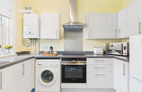 RestfullStays- 3 Bedroom, 4 Bed House FREE PARKING - Foto 20