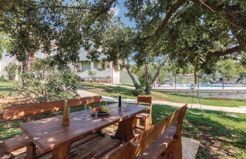 3 Bedroom Nice Apartment In Kanfanar - Photo 6