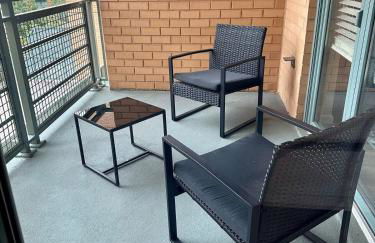 Beautiful Arlington Apartment with Pool & Parking! - Foto 3