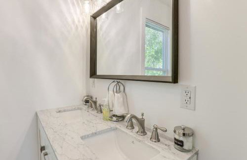 Walk to Downtown and Seneca Lake Updated Retreat! - Foto 16