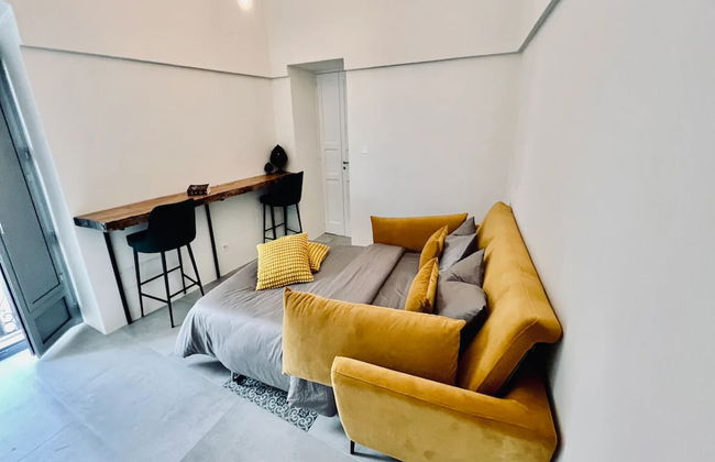 Tiny Townhouse In The Historic Centre - Photo 13