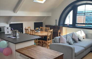 2 Bedroom City Centre Penthouse Loft Apartment - Foto 1