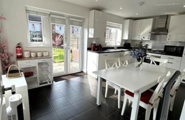 3-bedroom house close to city centre - Foto 1