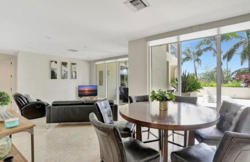 Coastal Condo Deerfield Beach Retreat 3 bed 2 bath - Photo 29