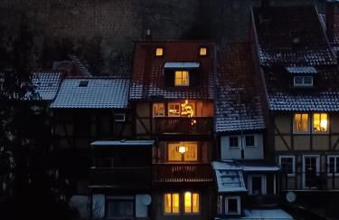 Mittelalterdomizil mit Balkon und Parkplätzen - Foto 44