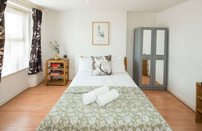 Stylish Penthouse for 6 in Woolwich - Photo 11