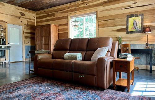 Romantic Cottage w Hot Tub & Views - Photo 7