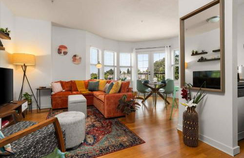 Chic 2BR • King Beds • Huge Patio • 95 Walk Score! - Foto 25