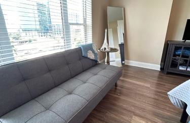 Spacious 2 Bedroom 2 Bathroom Apartment with Balcony in Uptown Charlotte! City Views & Free Parking! - Foto 15