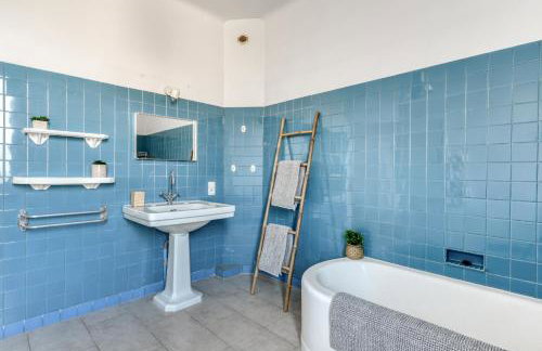 Big House - Parking Privée - Piscine - Wifi - tout équipée - Foto 43