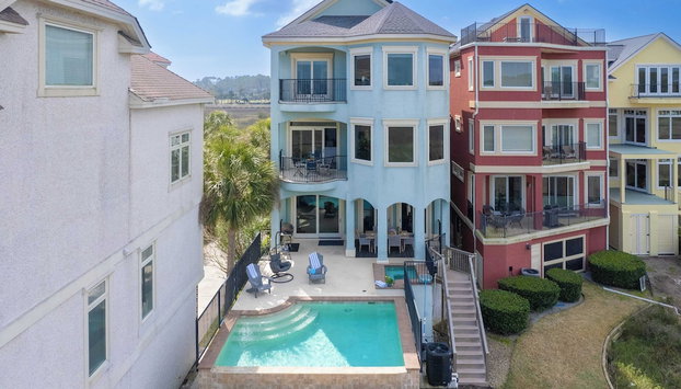 Steps to Beach, Infinity Pool + Hot Tub, Game Room Coastal Marsh by Avantstay - Foto 2, Interior