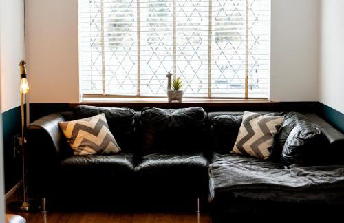 4 bed family home wifi, netflix, parking, close to wicksteed park - Photo 24