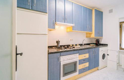 Centro, Hospital y Campus Universitario a 5 minutos - Camas de primera - Lavadora - SmartTV - Wifi 1 GB - Teletrabajo - Foto 16