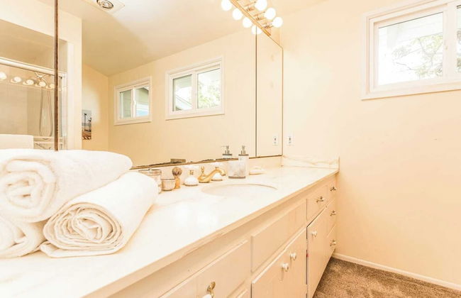 Oak Hills by Avantstay Panoramic View, Pool, Spa - Foto 13