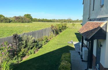 Charming King Bed Ensuite Studio in Peaceful West Challow - Photo 14